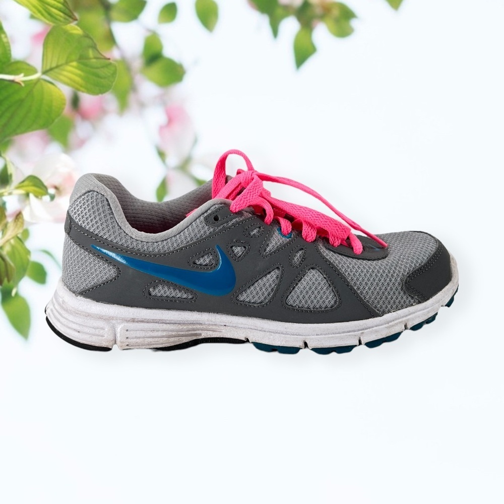 NIKE Women's Revolution 2